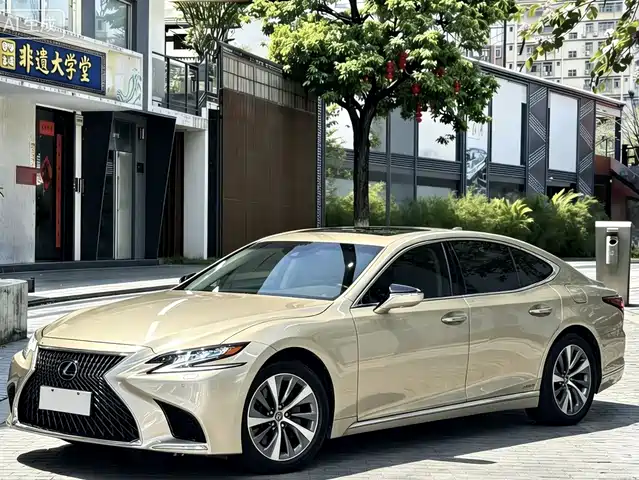 Lexus LS 2018 500h V — фото 1