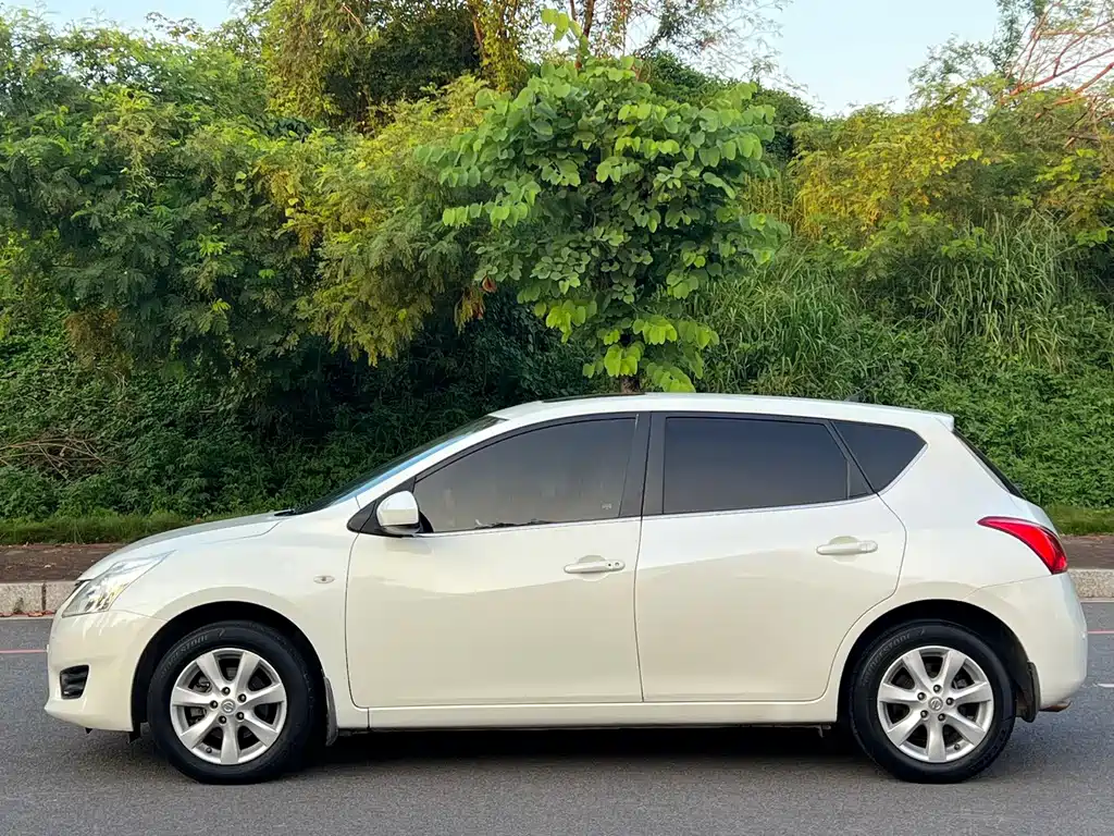 Nissan Tiida — миниатюра 4