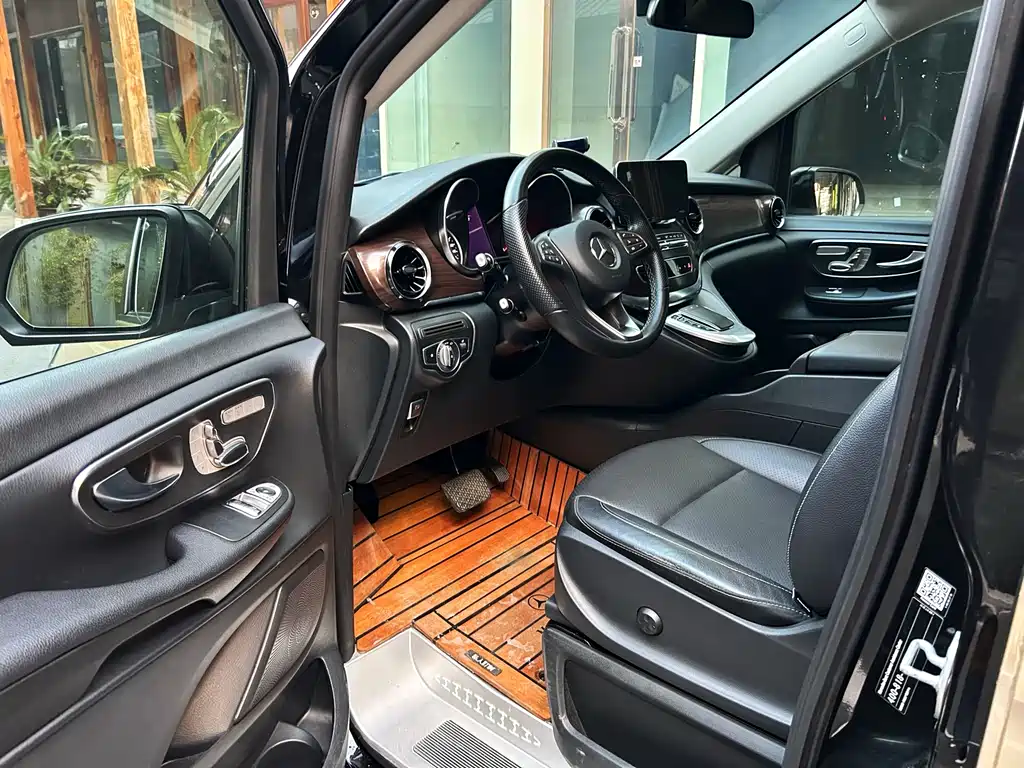 MERCEDES-BENZ V CLASS