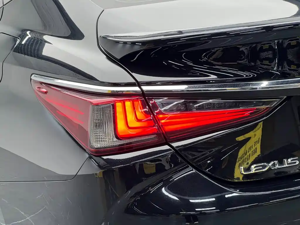 Lexus ES — миниатюра 10
