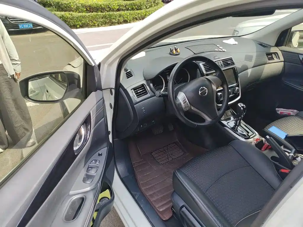 Nissan Tiida — миниатюра 12