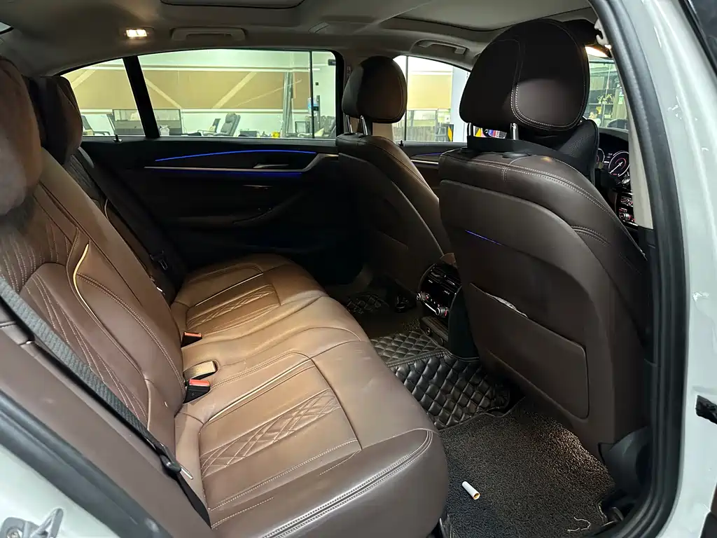BMW 5 Series New Energy — миниатюра 12
