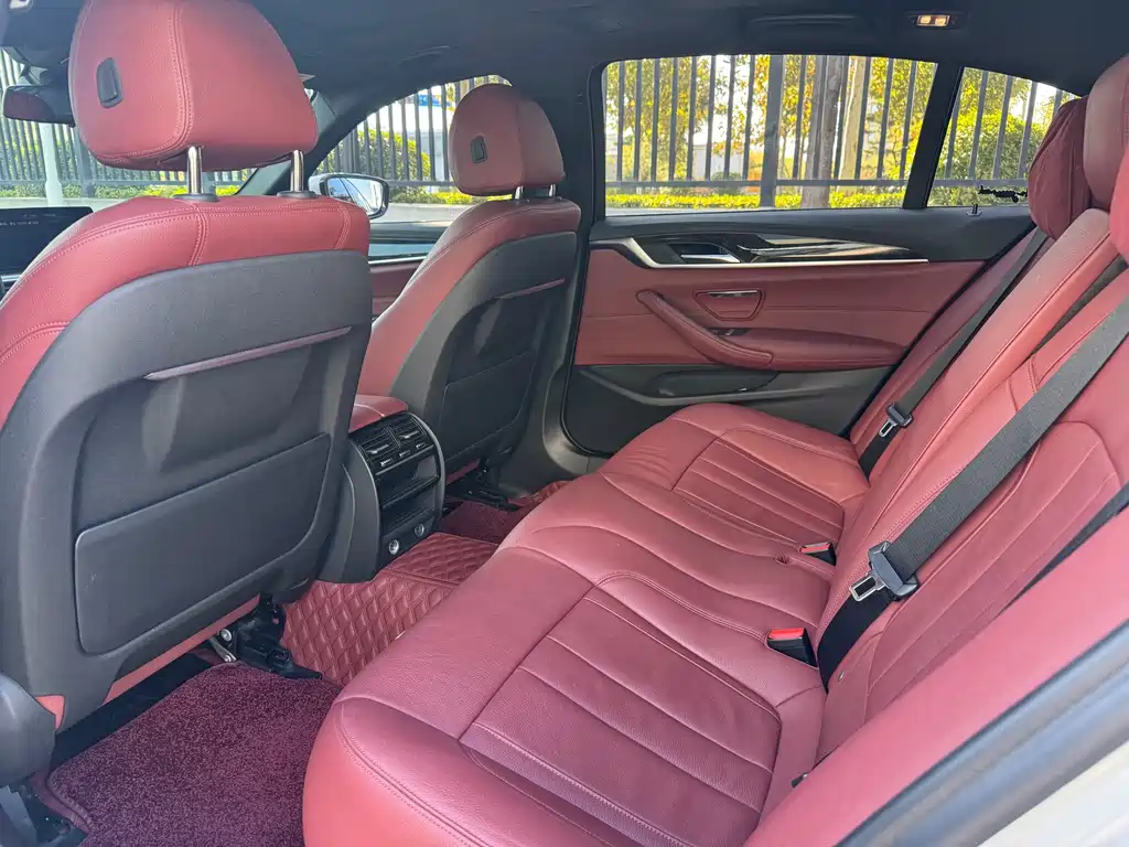 BMW 5 Series — миниатюра 16