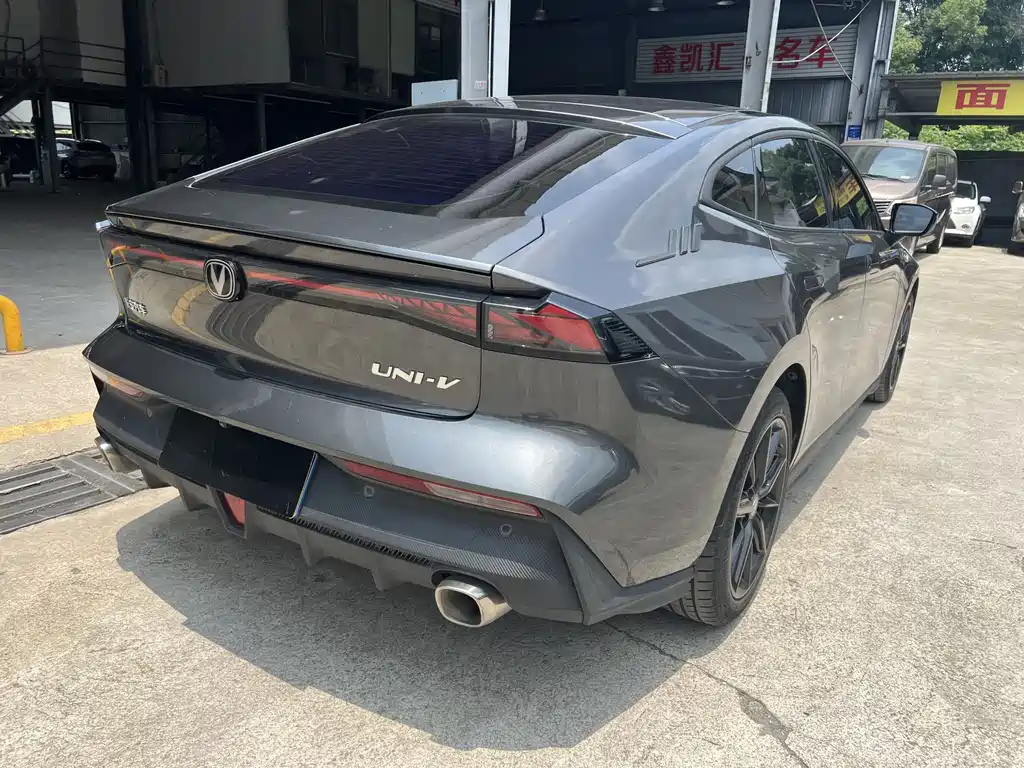 Changan UNI-V 2022 1.5T Luxury