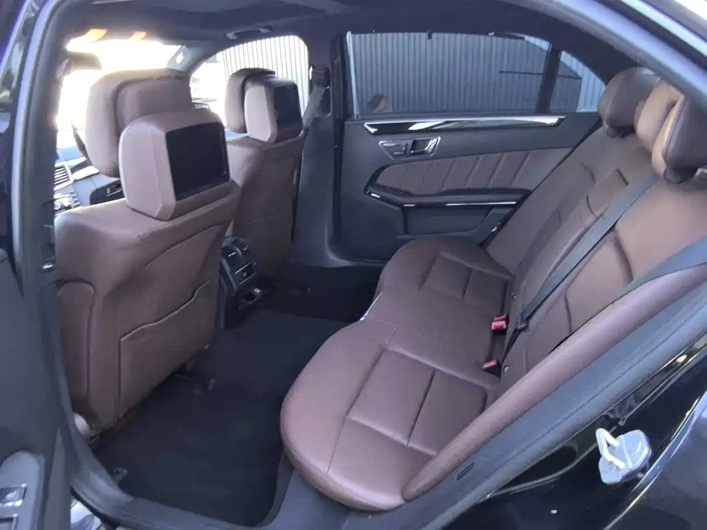 Mercedes-Benz E-Class — миниатюра 10