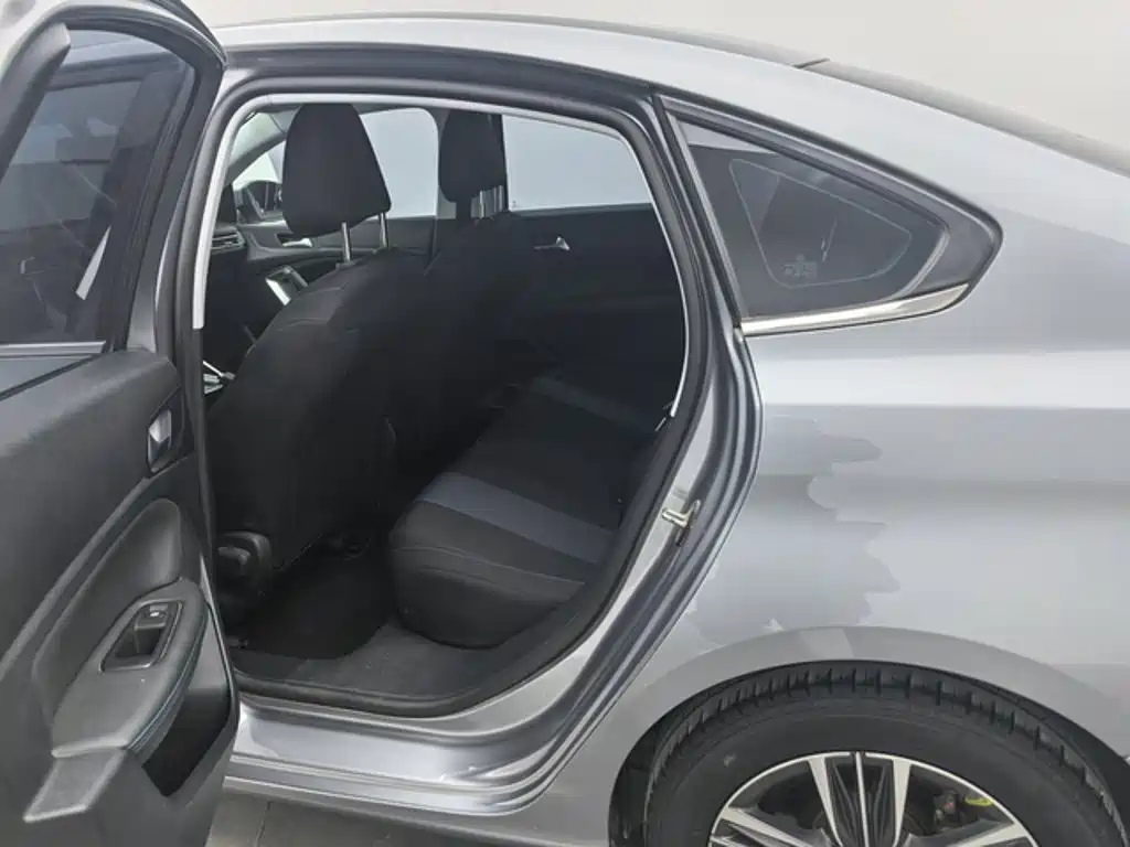Peugeot 308 — миниатюра 9