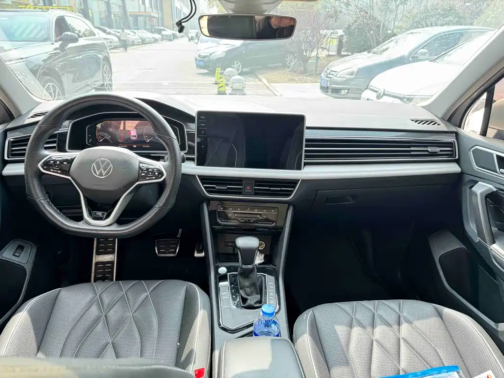 Volkswagen Tiguan L L 2022 330TSI AT R-Line