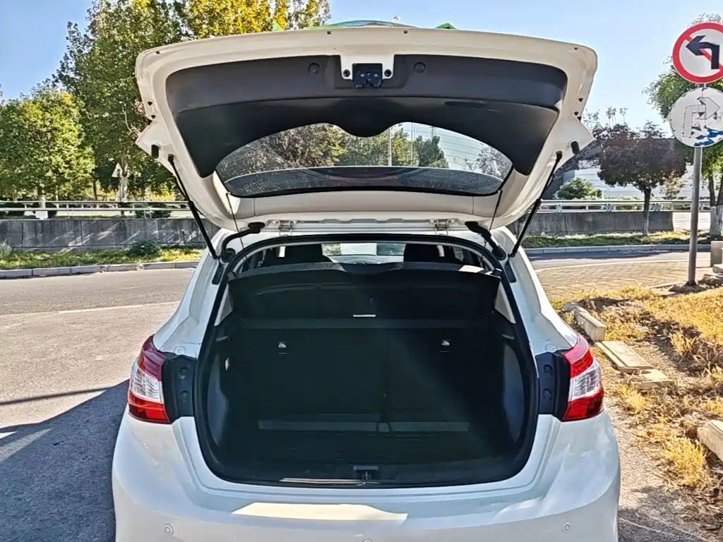 Nissan Tiida — миниатюра 19