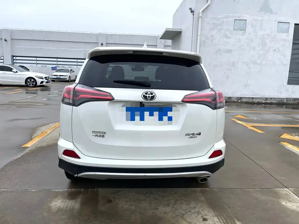 Toyota RAV4 — миниатюра 8