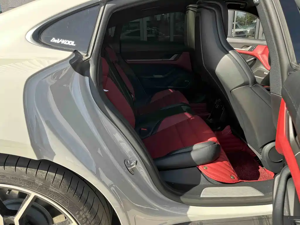 Porsche Taycan — миниатюра 10