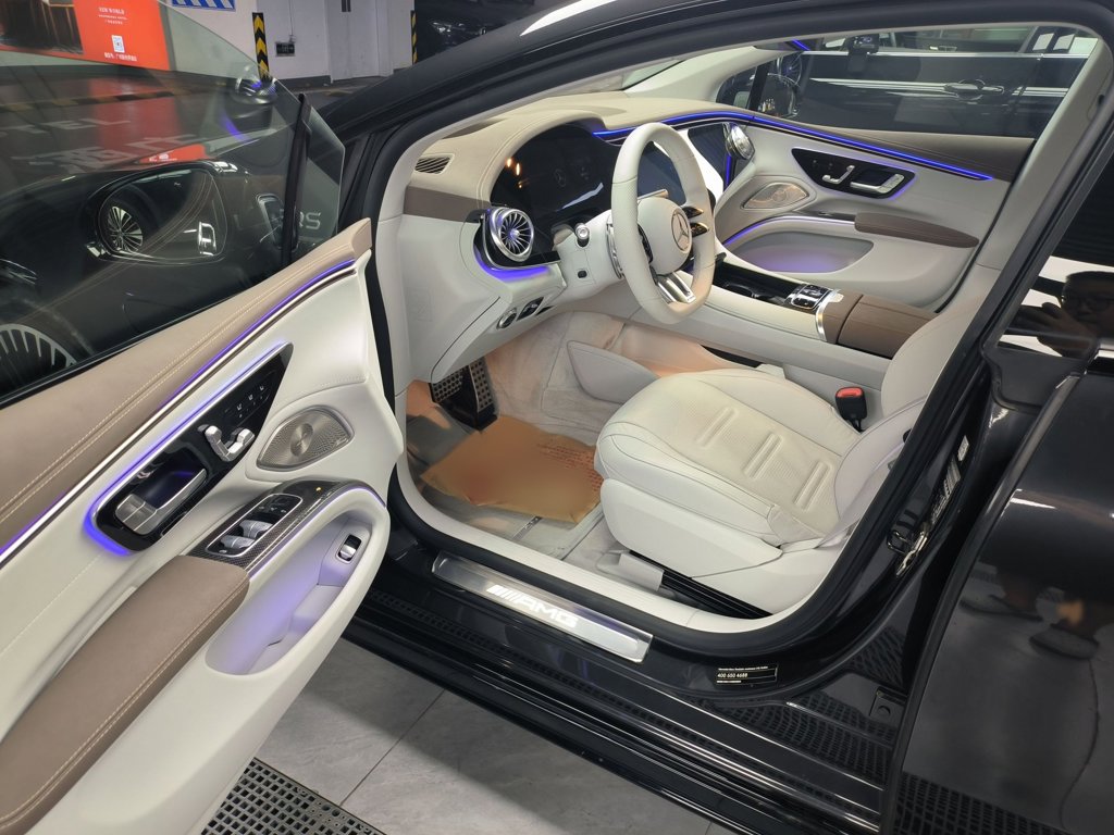 Mercedes-Benz EQS AMG — миниатюра 19