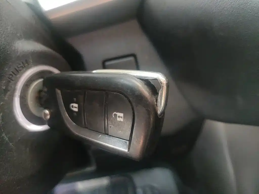 Toyota RAV4 — миниатюра 9