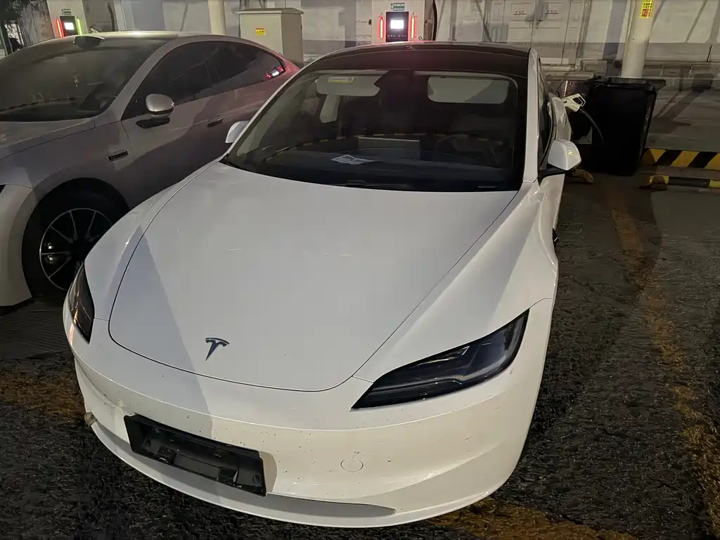 Tesla Model 3 — миниатюра 2