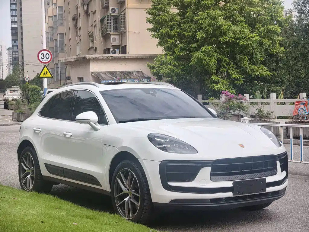Porsche Macan — миниатюра 3