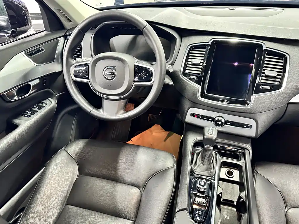 Volvo XC90 2018 T6 7 мест