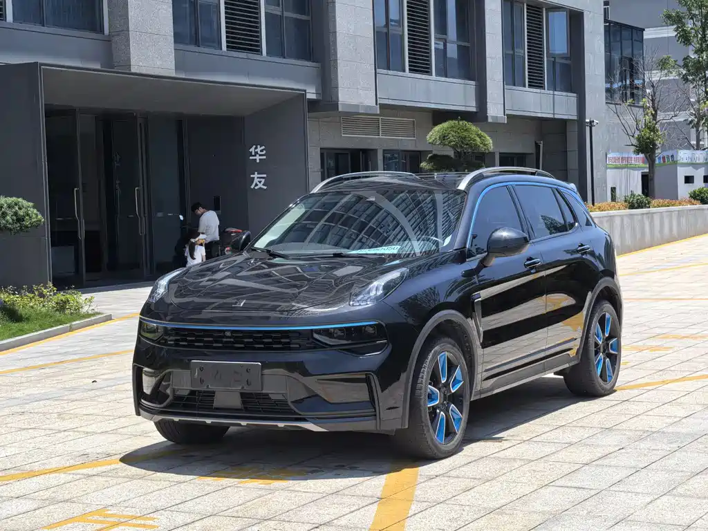 Купить Lynk & Co 01