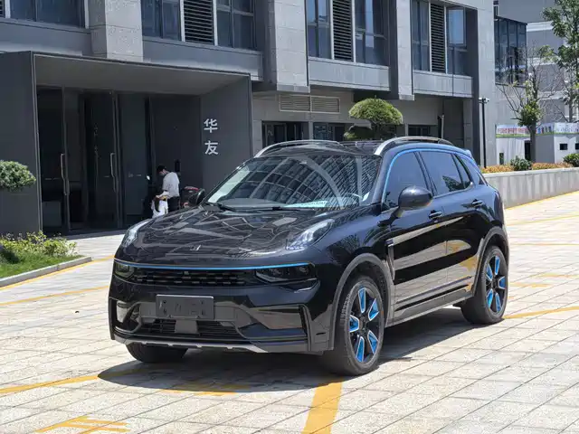 2022 Lynk & Co 01