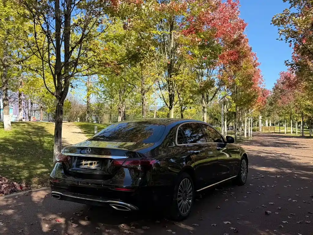 Mercedes-Benz E-Class — миниатюра 9