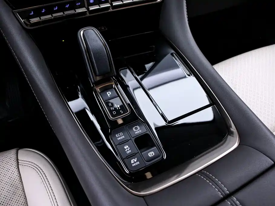 Toyota Alphard — миниатюра 10