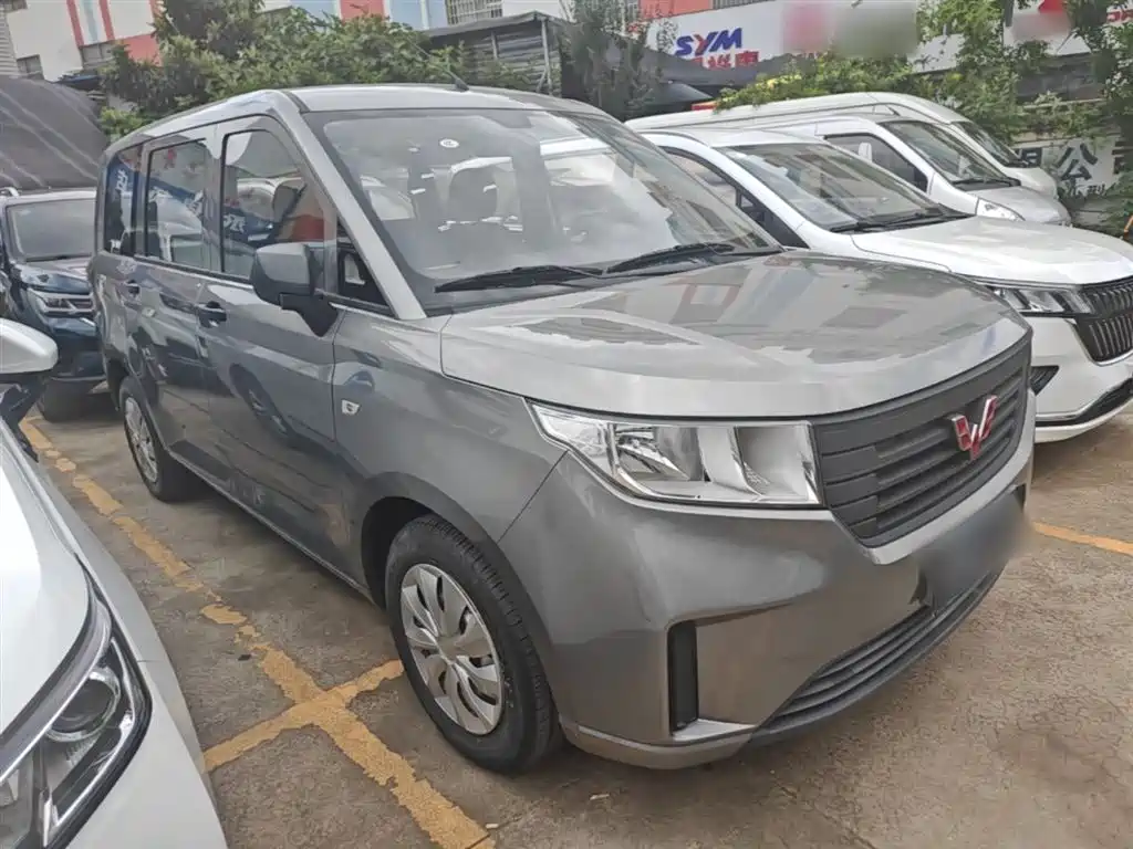 Wuling Hongguang Plus PLUS 2019 1.5T MT 7 мест