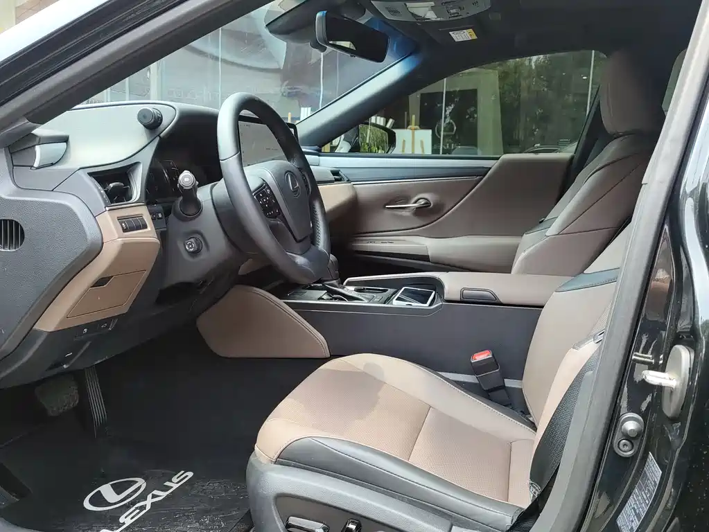 Lexus ES 2025 200 Premium