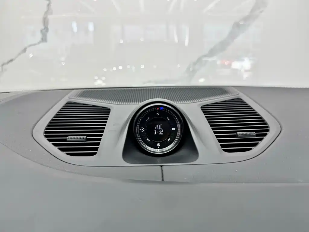 Porsche Cayenne — миниатюра 16