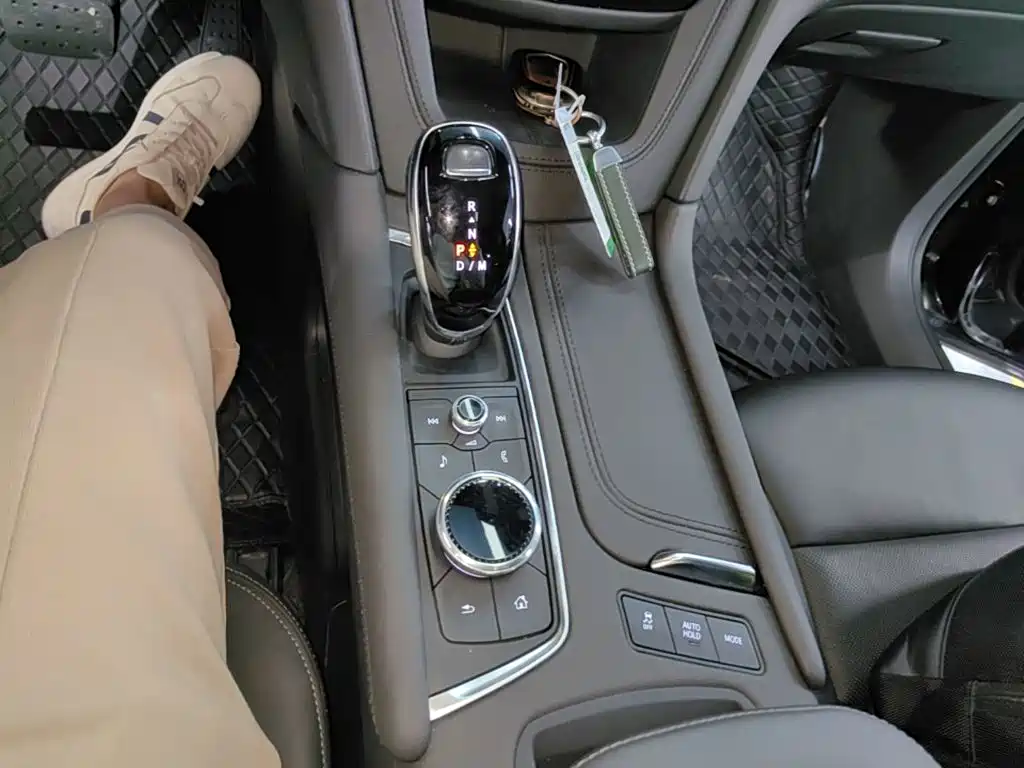 Cadillac XT6 — миниатюра 14