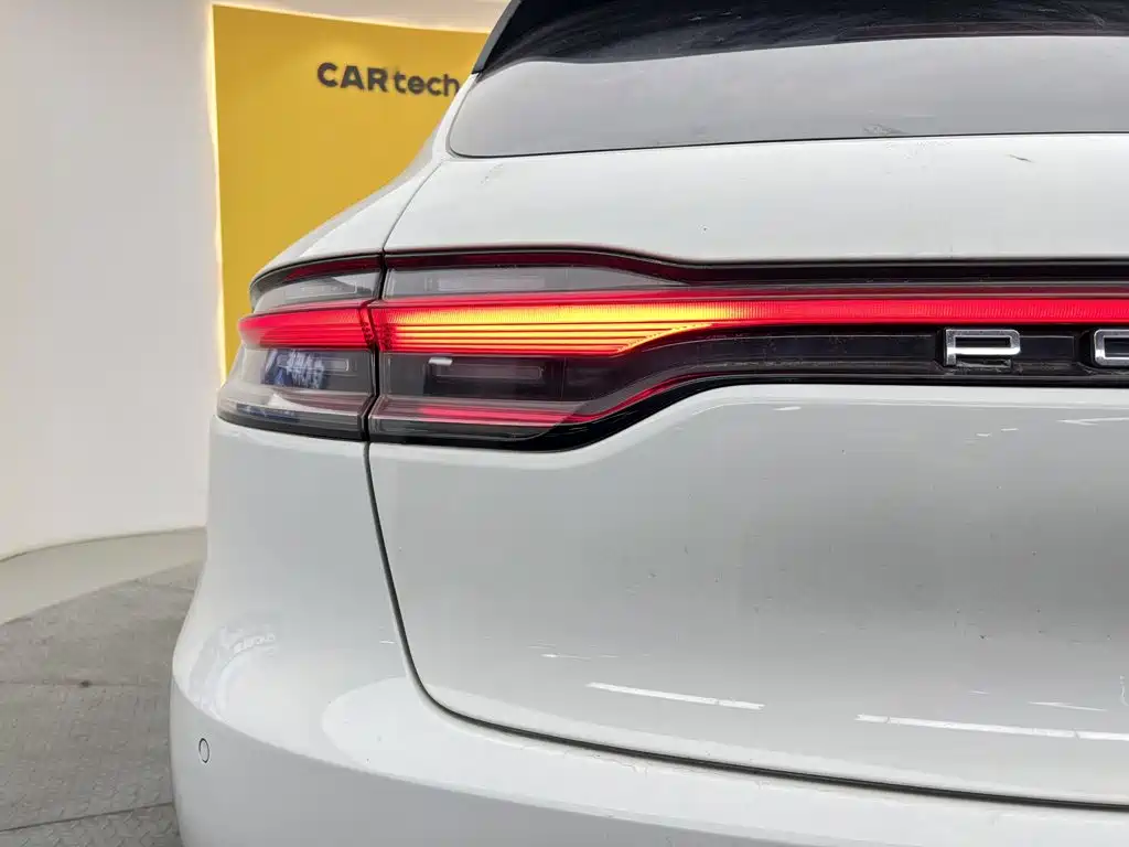 Porsche Macan — миниатюра 9