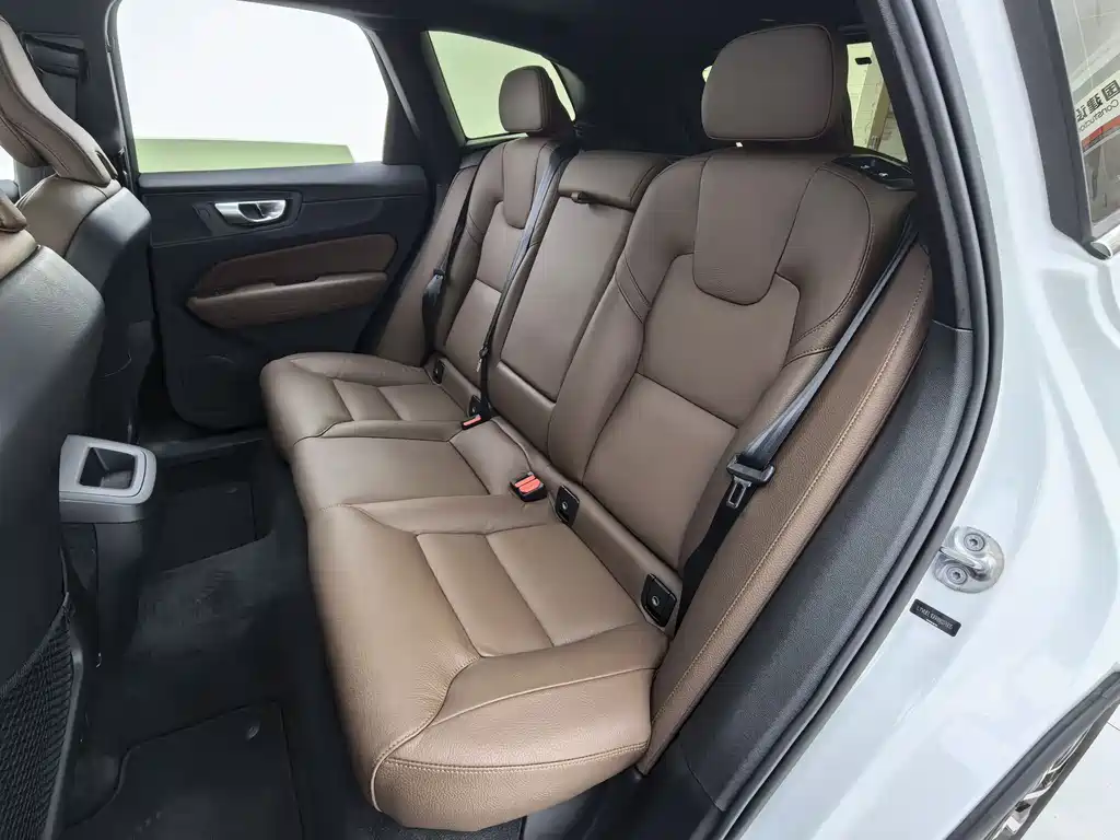 Volvo XC60 2024 B5 Luxury