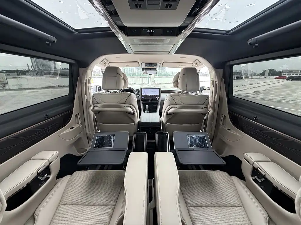 Toyota Vellfire — миниатюра 12