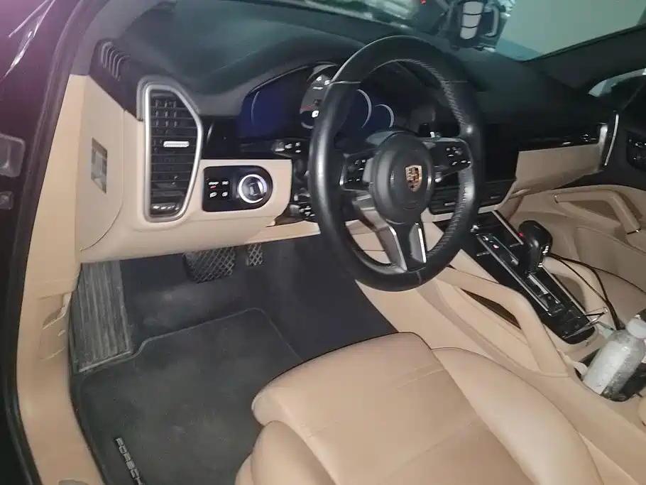 Porsche Cayenne — миниатюра 12