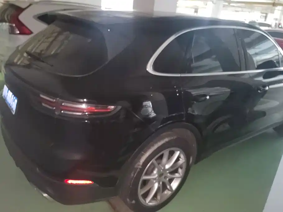 Porsche Cayenne — миниатюра 3