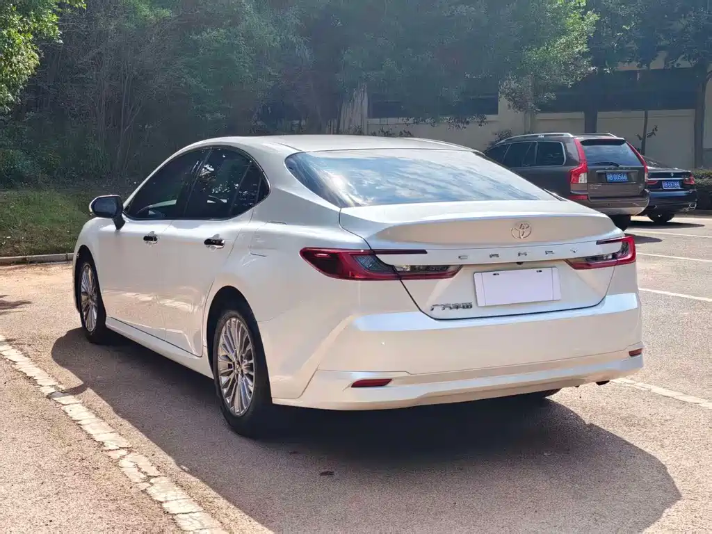 Toyota Camry — миниатюра 7