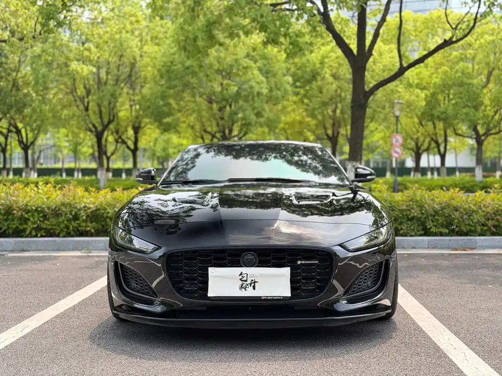 Jaguar F-Type 2022 P300 R-DYNAMIC BLACK