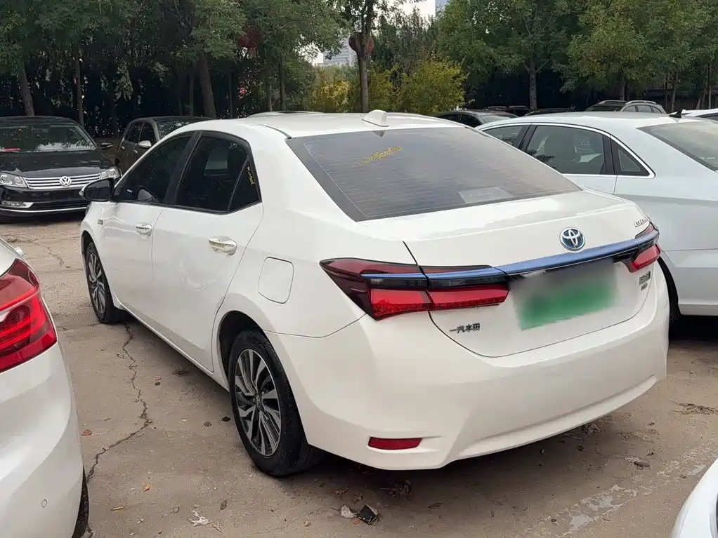 Toyota Corolla Hybrid — миниатюра 7