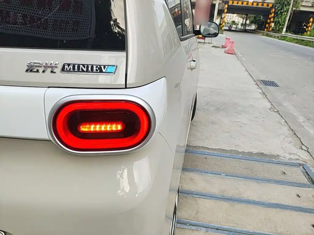 Wuling MINIEV — миниатюра 8