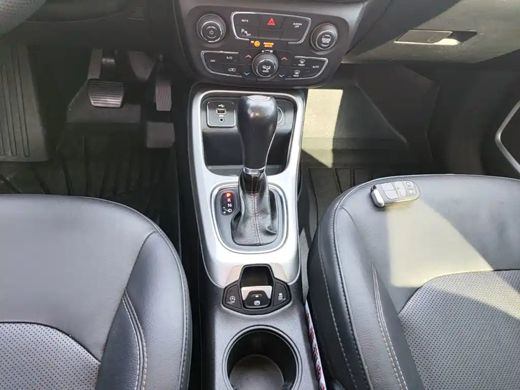 Jeep Compass — миниатюра 14
