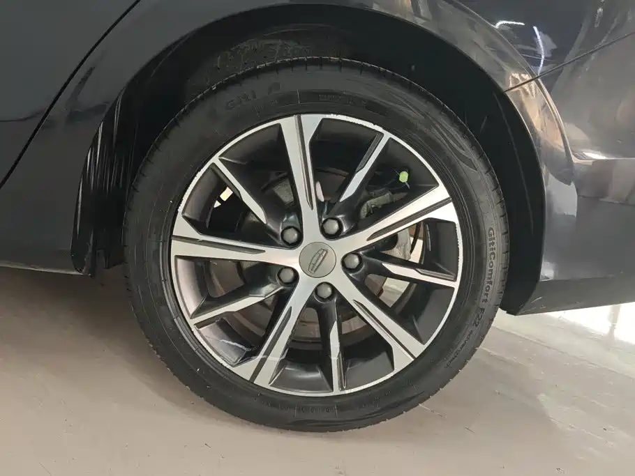 Geely Emgrand — миниатюра 6