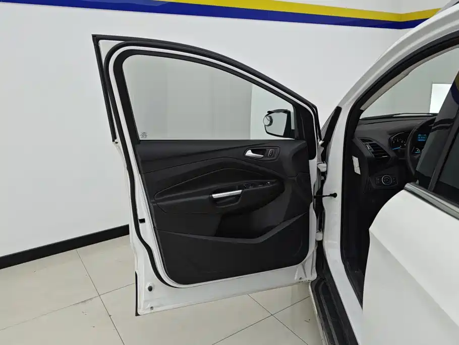 Ford Kuga — миниатюра 7