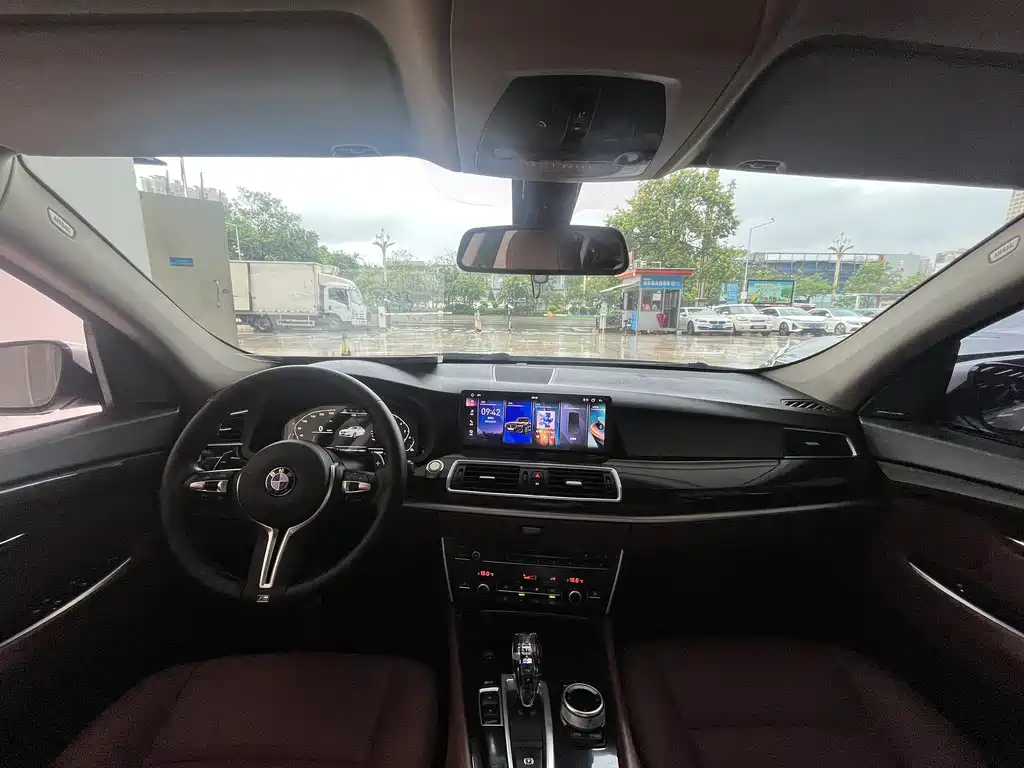 BMW 5 Series GT 5 GT 2017 528i Lead