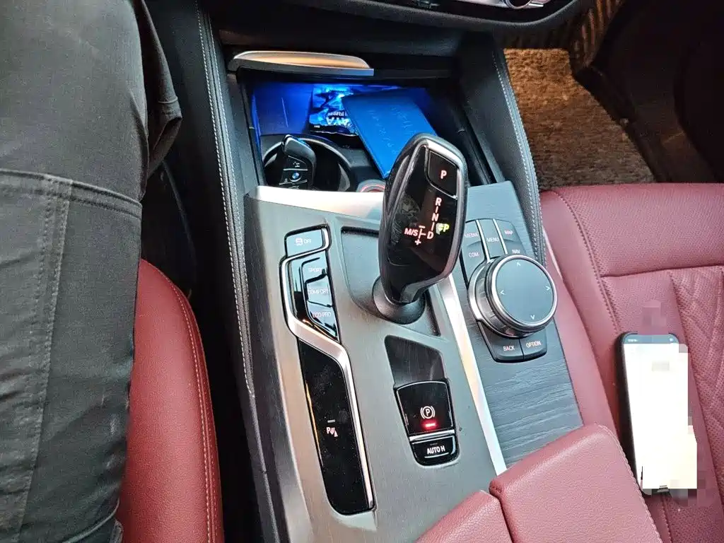 BMW 5 Series — миниатюра 10