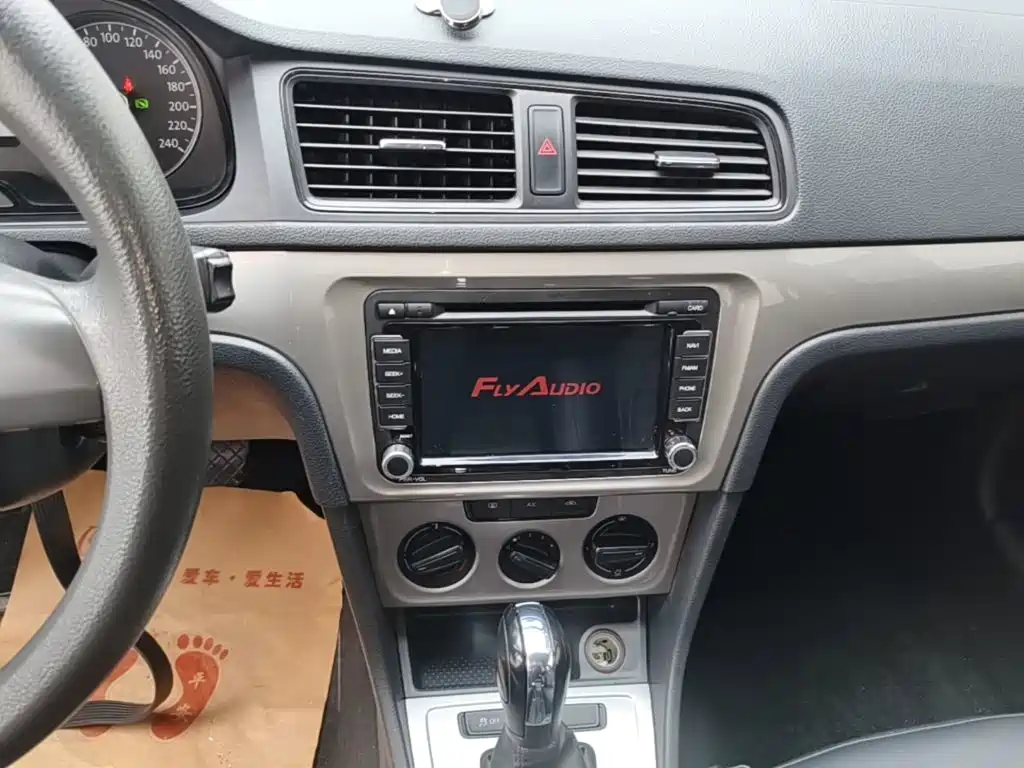Volkswagen Lavida — миниатюра 13