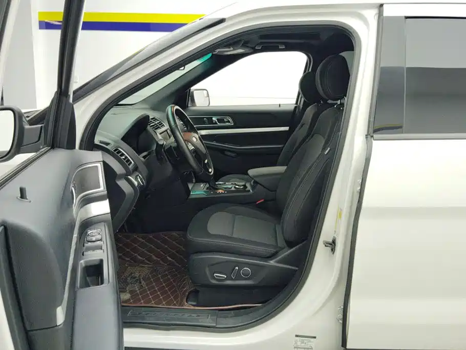 Ford Explorer (Import) — миниатюра 9