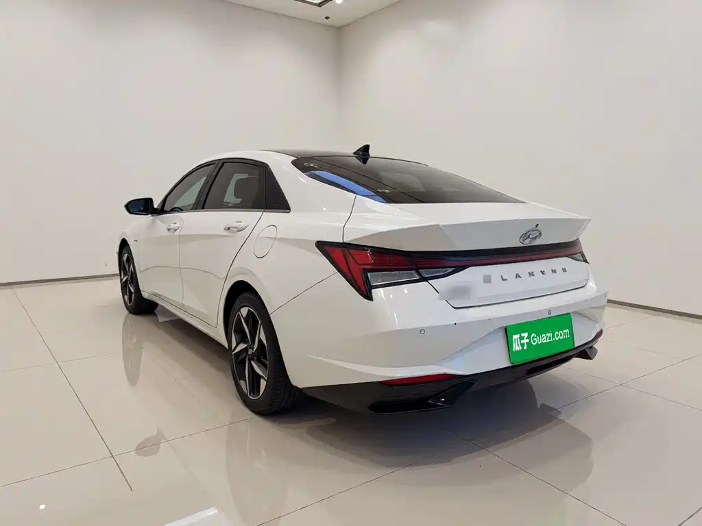 Hyundai Elantra — миниатюра 4