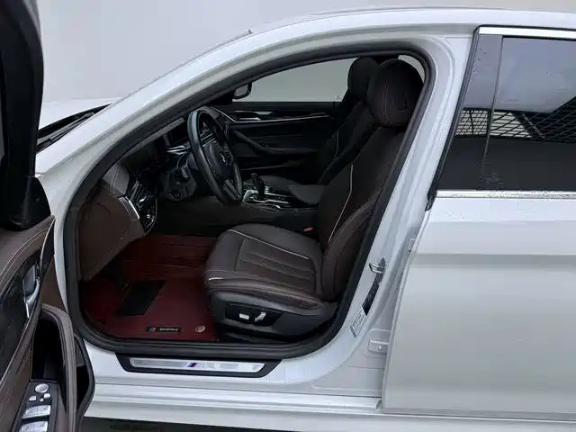 BMW 5 Series — миниатюра 9