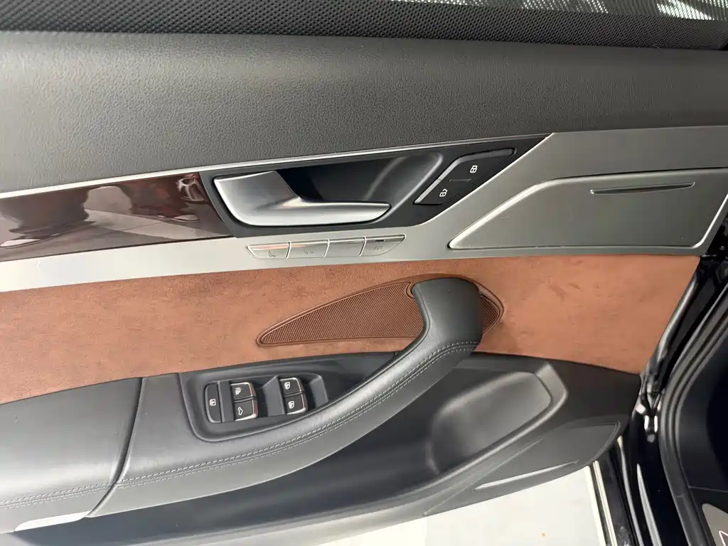 Audi A8 — миниатюра 7