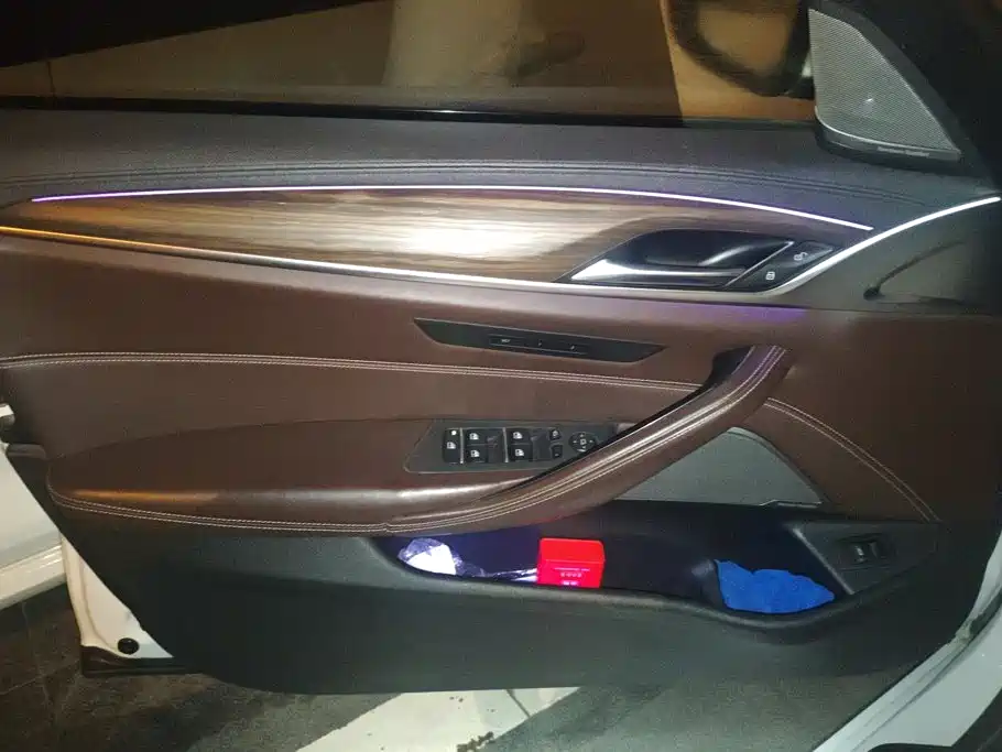 BMW 5 Series — миниатюра 7