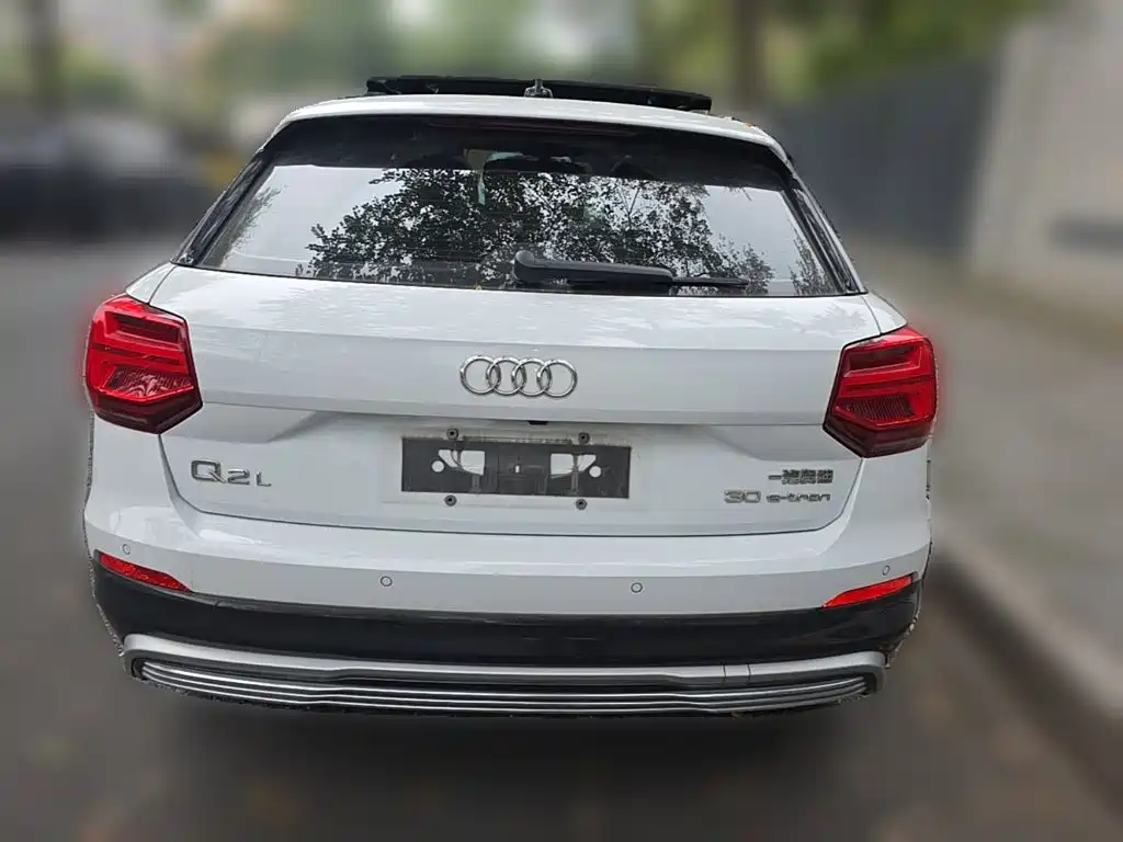 Audi Q2L e-tron — миниатюра 8