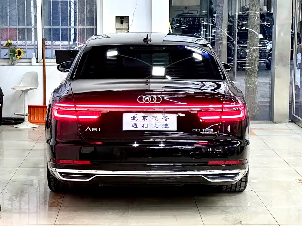 AUDI A8