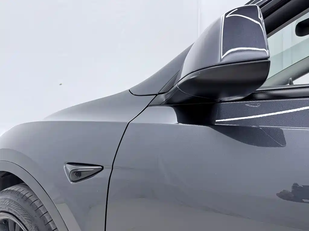 Tesla Model Y — миниатюра 17